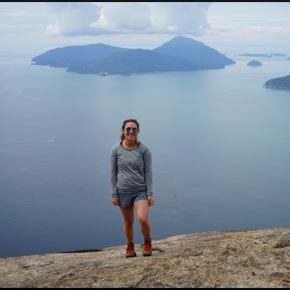 Meet your Posher, Nicole - Picture 1 of 1